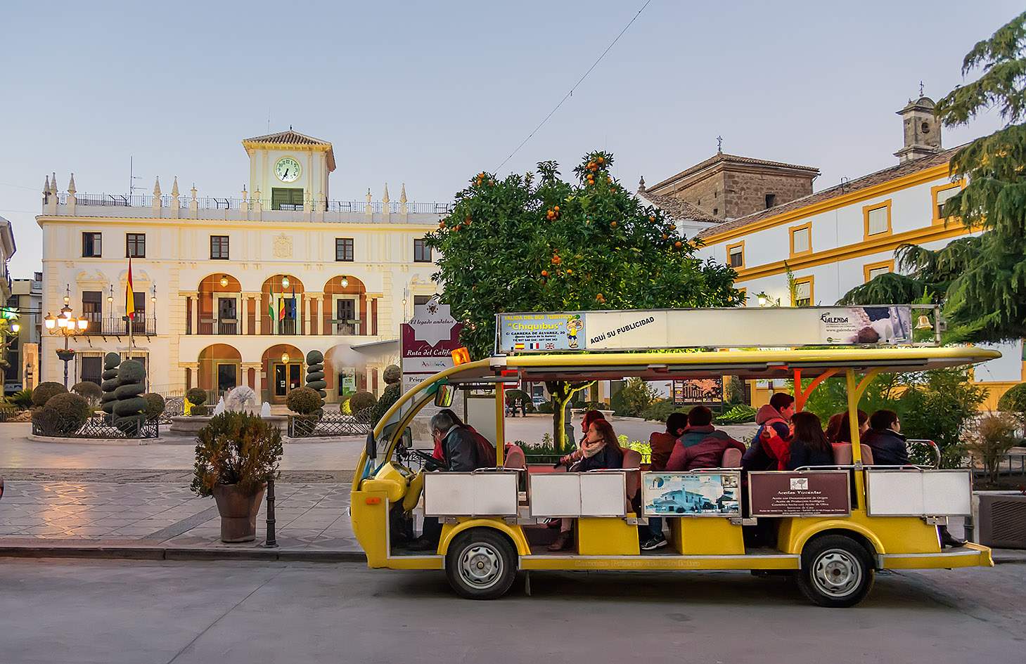 Bus turístico Chiquibus de Paseos Priego