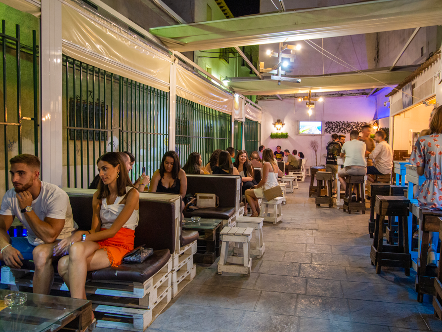 Pub Impacto y Terraza Cubierta