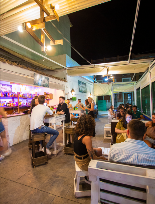 Pub Impacto y Terraza Cubierta