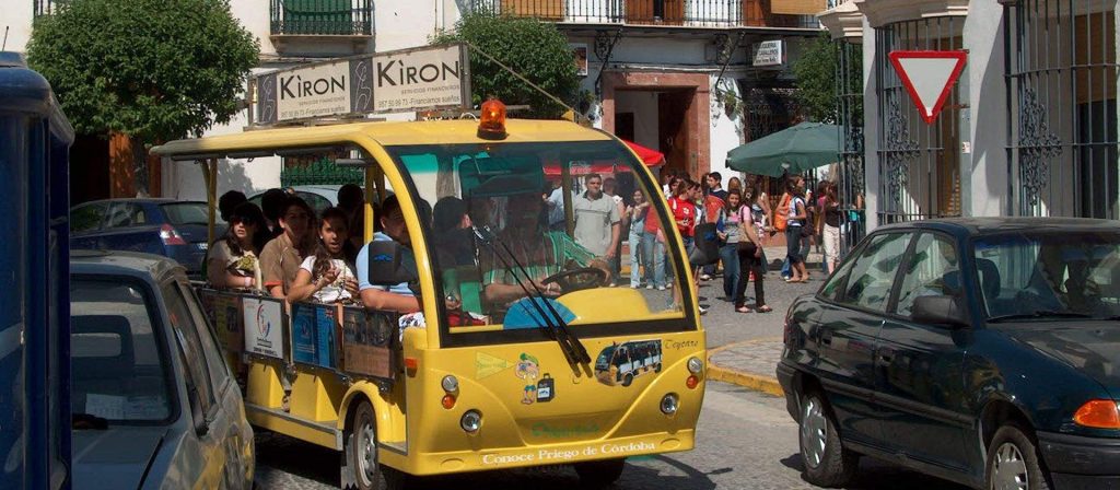 Bus tur&iacute;stico Chiquibus de Paseos Priego