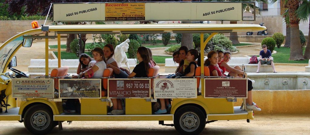 Bus tur&iacute;stico Chiquibus de Paseos Priego